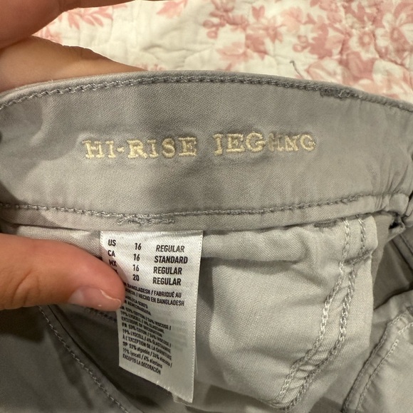 Women’s American Eagle Hi- Rise Jeggings - Picture 4 of 4
